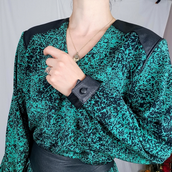 *Sold* Large vintage two piece top and skirt set, green and black vintage dress - Picture 3 of 6